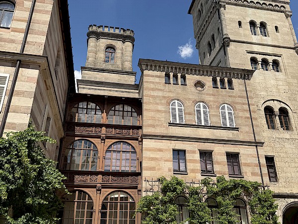 Innenhof zwischen Altem und neuem Schloss
